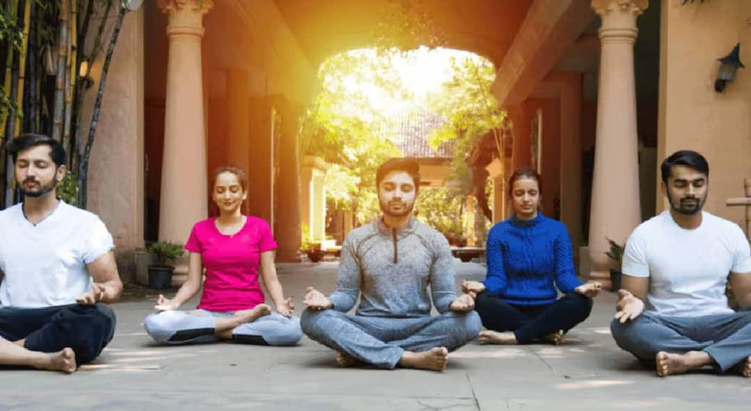 Patanjali news why patanjali holistic healing is becoming preferred choice for complete wellness know more in marathi Patanjali: संपूर्ण आरोग्यासाठी पतंजलीची समग्र उपचारपद्धती ठरतेय लोकप्रिय, काय आहेत नेमकं कारण? वाचा सविस्तर