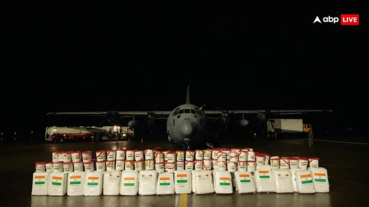 भारत की इस त्वरित मदद का अंदाजा इसी से लगाया जा सकता है कि भारत के पहले स्वदेशी विमानवाहक पोत INS विक्रांत और नवीनतम स्वदेशी स्टील्थ फ्रिगेट INS उदयगिरी ने कोलंबो में राहत सामग्री पहुंचाई. दोनों युद्धपोत वहां इंटरनेशनल फ्लीट रिव्यू 2025 में भारतीय नौसेना का प्रतिनिधित्व करने गए थे. यह उनकी पहली विदेशी तैनाती है.