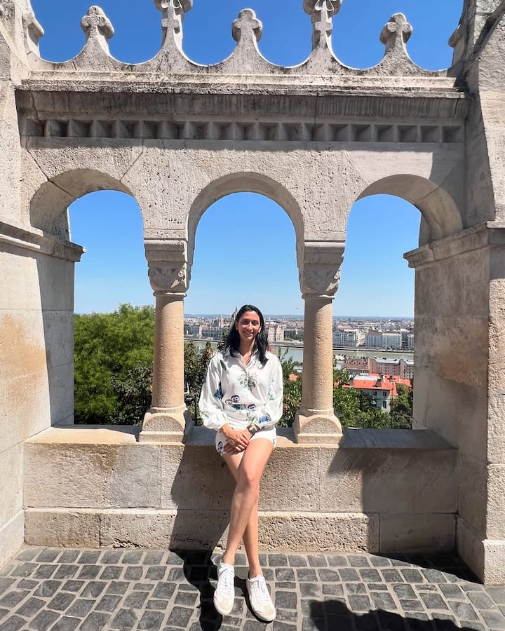 अनीशा एक गोल्फर होने के साथ मेंटल हेल्थ फील्ड में एक्टिव हैं. वो 'द लिव लव लाफ फाउंडेशन' की सीईओ हैं, जिसकी स्थापना दीपिका ने 2015 में की थी.