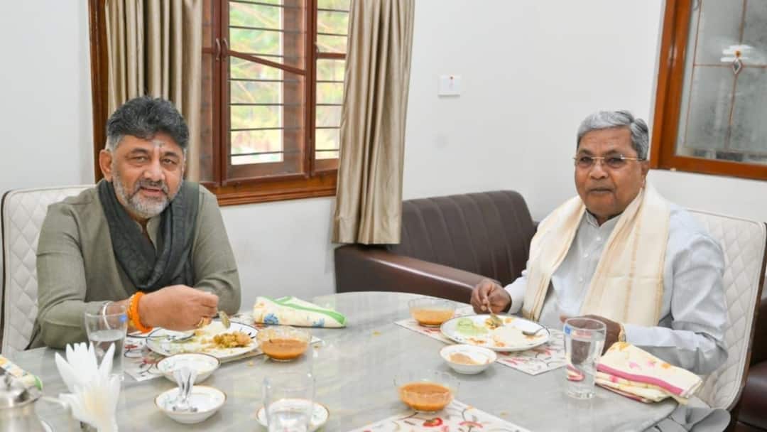 Siddaramaiah Meets Shivakumar Over Breakfast Amid Karnataka Power Tussle