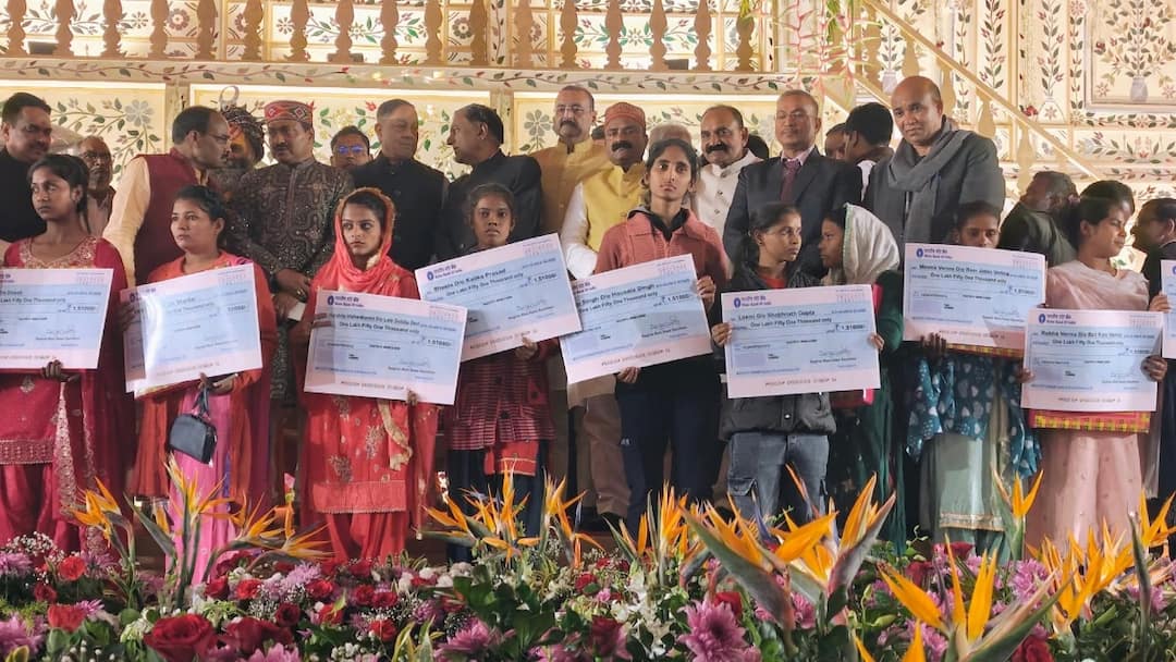 Amethi industrialist Rajesh Masala set an example by providing financial assistance for 101 poor girls ann अमेठी के उद्योगपति राजेश मसाला ने पेश की मिसाल, 101 गरीब लड़कियों की शादी के लिए आर्थिक मदद