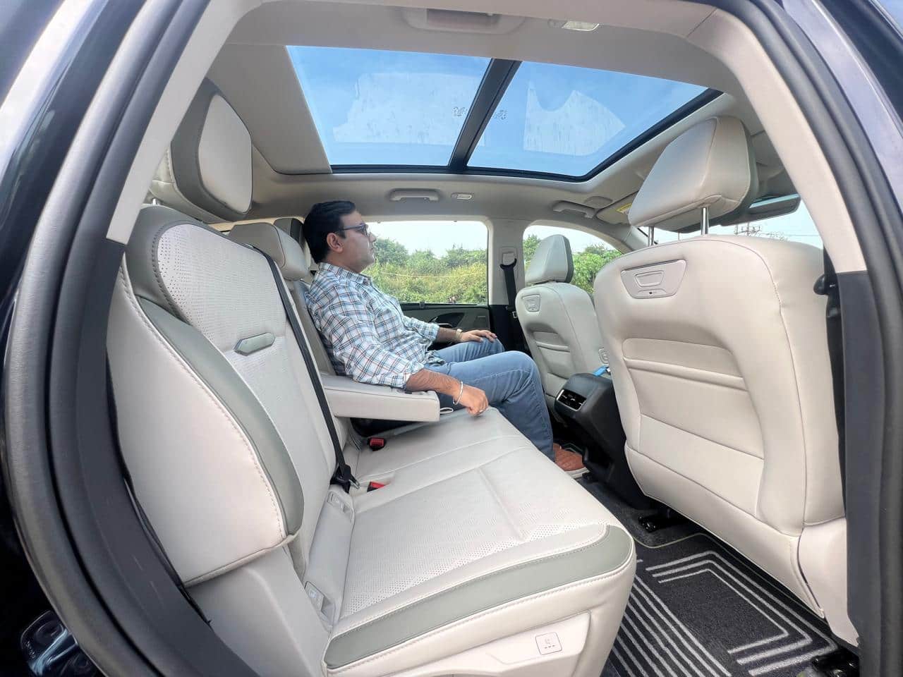 Mahindra XEV 9S First Drive Review: A Tech Filled 7 Seater?