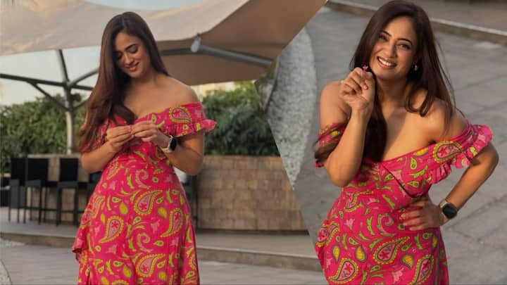 Shweta Tiwari Pics:श्वेता तिवारी ने 45 साल की उम्र में अपने हुस्न और फिटनेस से लोगों का दिल चुरा रखा है. अपनी लेटेस्ट फोटोज में श्वेता को ऑफ शोल्डर ड्रेस पहने देखा गया. जिसमें वो बेहद हसीन लग रही हैं.