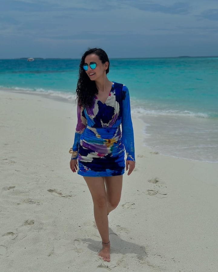 सनाया ईरानी को एक अनचाही मुलाकात के दौरान एक्टिंग का मौका मिला. उनकी किस्मत पलट गई. यह किस्सा बताता है कि कैसे एक कॉफी शॉप में हुई मुलाकात ने एक स्ट्रगलर मॉडल को पॉपुलर एक्ट्रेस बना दिया.