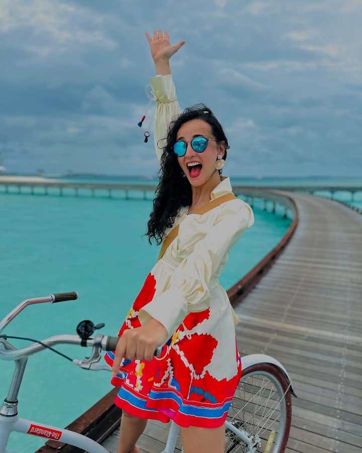 निर्देशक ने सनाया को रोने के बजाय एक सिंपल सीन दिया,जिसे उन्होंने बखूबी निभाया.ये बात बहुत कम लोग जानते हैं कि सनाया को ये फिल्म नहीं मिली थी. लेकिन इस अनुभव ने उनके लिए एक नया रास्ता खोल दिया.