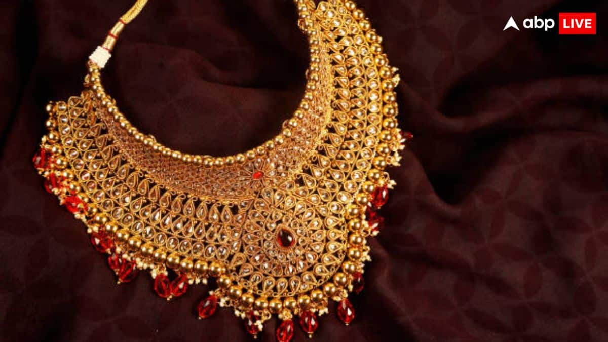 Gold Price : সপ্তাহ শুরুতেই সোনার দামে বড় পরিবর্তন ! কমল না বাড়ল, জানুন আপনার শহরের রেটচার্ট