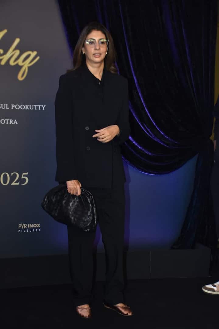 Amitabh Bachchan's daughter Shweta Bachchan was seen in boss lady look at the Nanda event. Shweta Bachchan wore black color coat and pants.