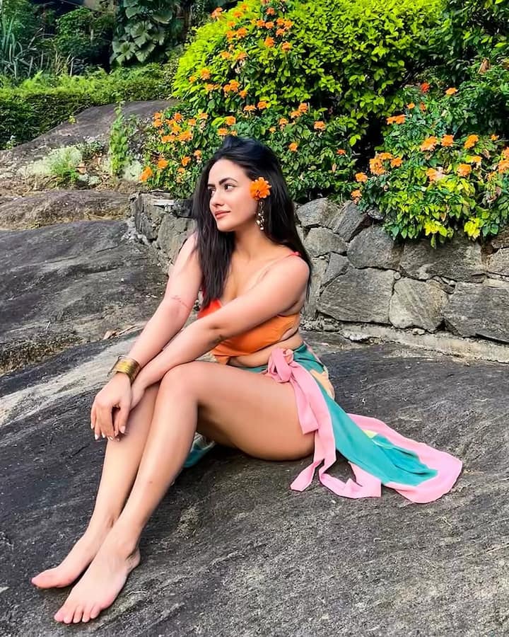 वह दिल्ली की रहने वाली हैं और सोशल मीडिया पर काफी एक्टिव रहती हैं। वह अक्सर अपनी शानदार केमिस्ट्री से सोशल मीडिया पर फैन्स को दीवाना बनाती रहती हैं। इंस्टाग्राम पर उनके 3.7 लाख फॉलोअर्स हैं।