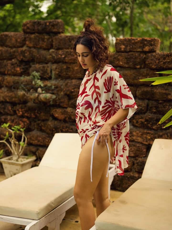 हाल ही में मेघा शुक्ला ने इंस्टाग्राम पर बोल्ड पोज देती तस्वीरें शेयर कीं, जिसने इंटरनेट पर तहलका मचा दिया।