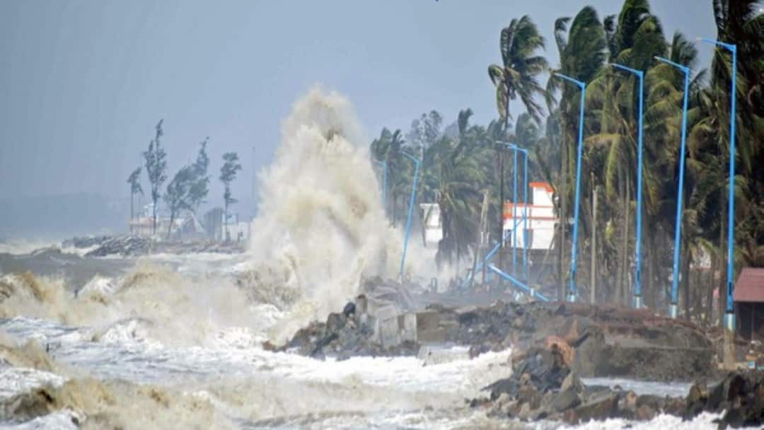 Cyclone Ditwah Sparks Heavy Rains In Andhra’s Nellore As Penna River Swells; Red Alert Issued