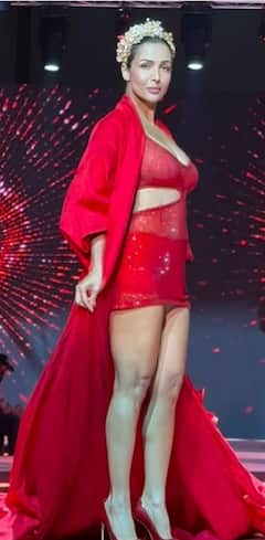 लाल परी बनकर रैंप पर उतरीं मलाइका अरोड़ा, तो पिंक स्कर्ट में सनी लियोनी ने बिखेरे हुस्न के जलवे, देखें तस्वीरें