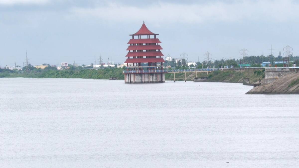 செம்பரம்பாக்கம் ஏரி: வெள்ள அபாய எச்சரிக்கை! கரையோர மக்களுக்கு முக்கிய அறிவிப்பு! நீர்மட்டம் உயர்வு, பாதுகாப்பாக இருங்கள்!