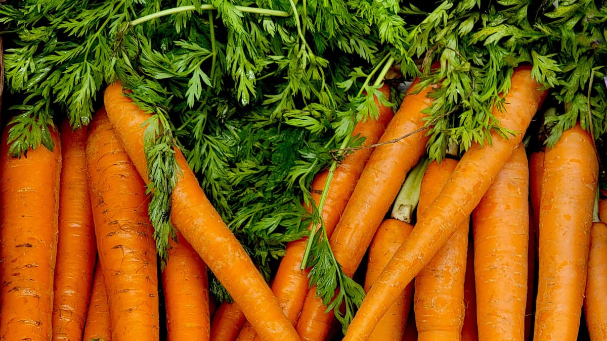 8 Everyday Foods That Are Surprisingly Healthier When Eaten Raw