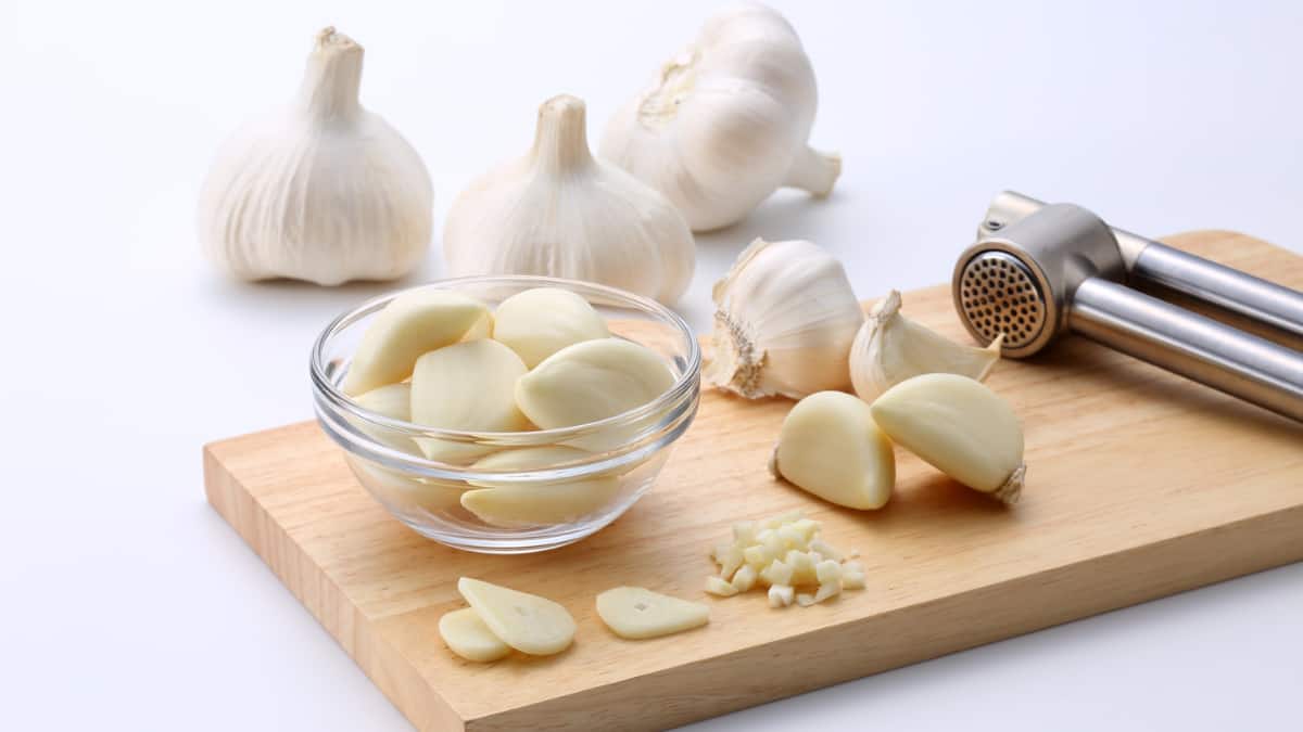 8 Everyday Foods That Are Surprisingly Healthier When Eaten Raw