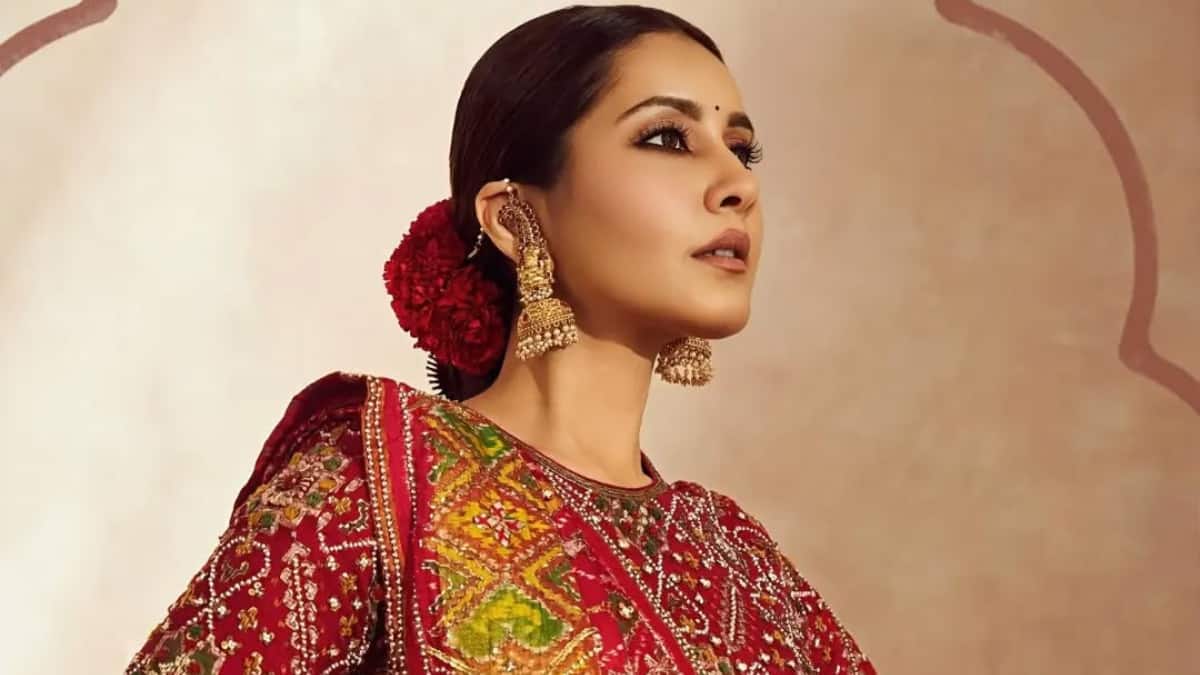 Raashii Khanna Birthday Special: A Look At 8 Stunning Looks Of The Actress