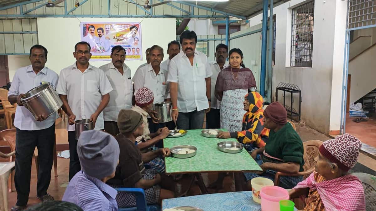 தஞ்சாவூர் ராசா மிராசுதார் மருத்துவமனையில் பச்சிளம் குழந்தைகளுக்கு தங்க மோதிரம் வழங்கல்
