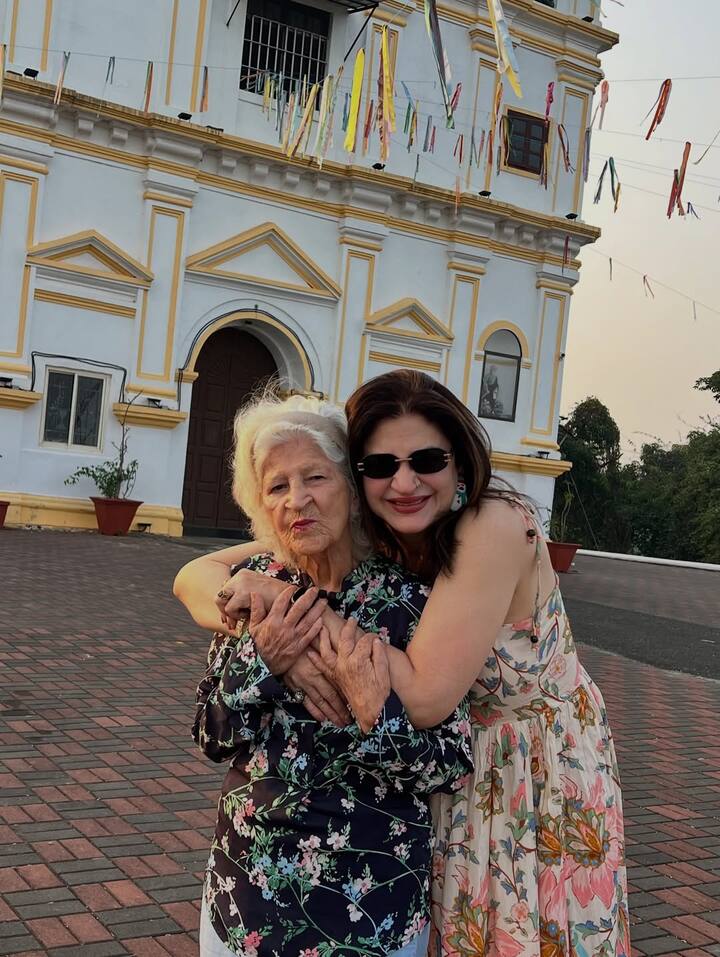 कुनिका सदानंद बिग बॉस 19 से एविक्ट होने के बाद अपनी मां के साथ वेकेशन पर गोवा गई.