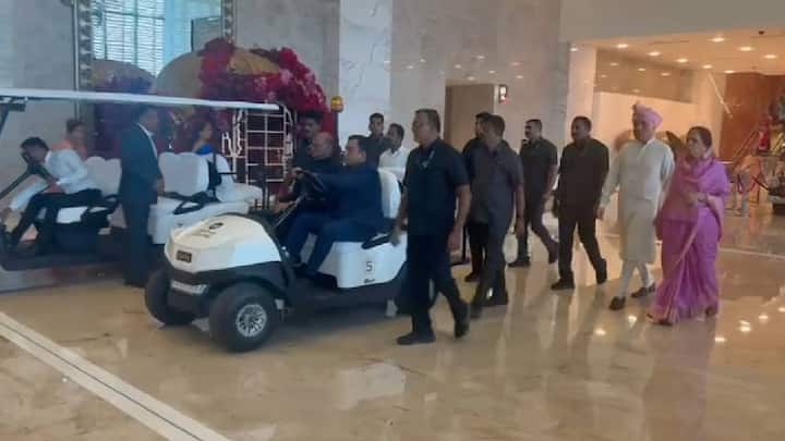 दरम्यान, इंदापूरमधील सभा संपल्यानंतर अजित पवारांनी बारामती तालुक्यातील माळेगाव नगरपंचायतीच्या सांगता सभेला हजेरी लावली. त्यामुळे, लग्नाचा मुहूर्त टळला, पण अजित पवार रात्री उशिरा लग्नस्थळी पोहोचतील, असे सांगण्यात येते