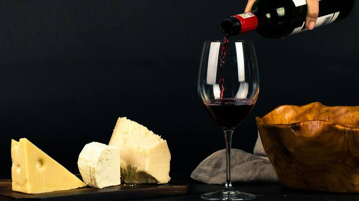 Interestingly, Nashik has made its name in the world of wine not because of any sudden 'boom', but because of long-term hard work and its unique climate. Wine making in Nashik is not new, but it has gained the status of wine capital of India in the last one and a half decade.