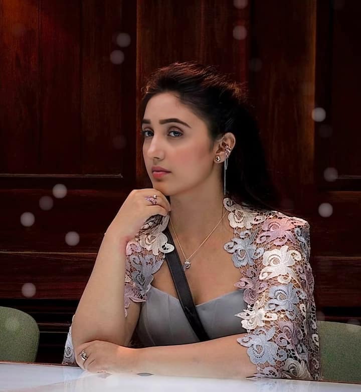 रिपोर्ट के अनुसार अशनूर कौर को इस शो के एक हफ्ते के लिए 6 लाख रुपए की मोटी फीस दी जा रही थी.