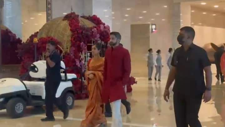 आत्याबाई असलेल्या सुप्रिया सुळेंनी या लग्न सोहळ्यात युगेंद्रच्या वरातीपुढे डान्स केला, तर युगेंद्रसोबत बग्गीमध्ये अजित पवारांचे सुपुत्र पार्थ पवार हेही जल्लोष करताना दिसून आले.