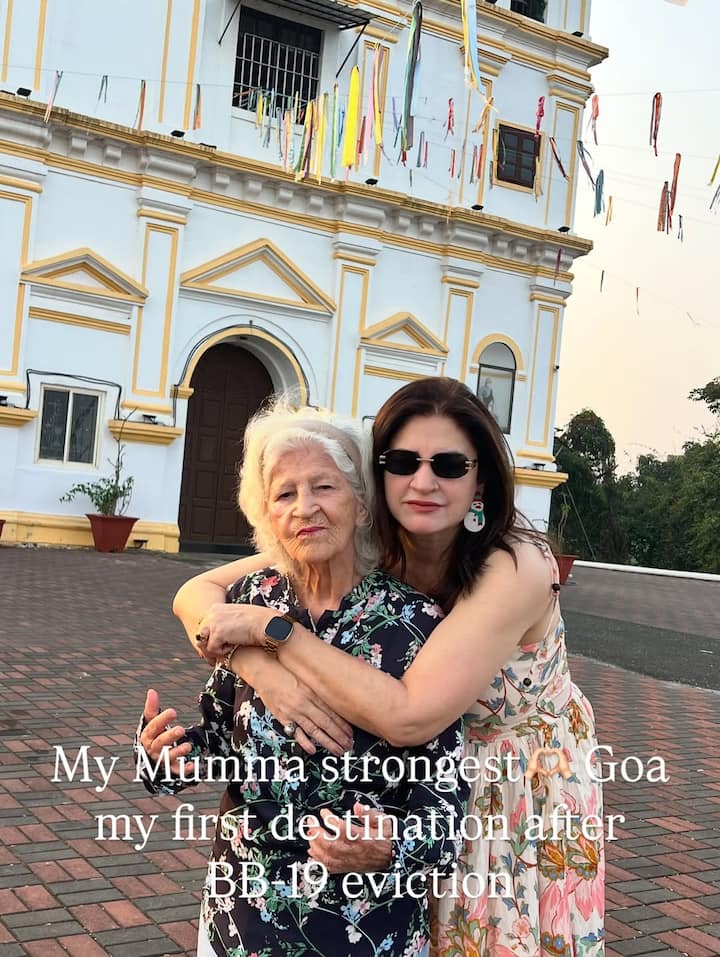 तस्वीरें शेयर करते हुए कुनिका ने बड़ा ही प्यारा कैप्शन भी लिखा. उन्होंने लिखा, 'मेरी स्ट्रांग मम्मा, बिग बॉस 19 एविक्शन के बाद गोवा मेरी पहली डेस्टिनेशन.'