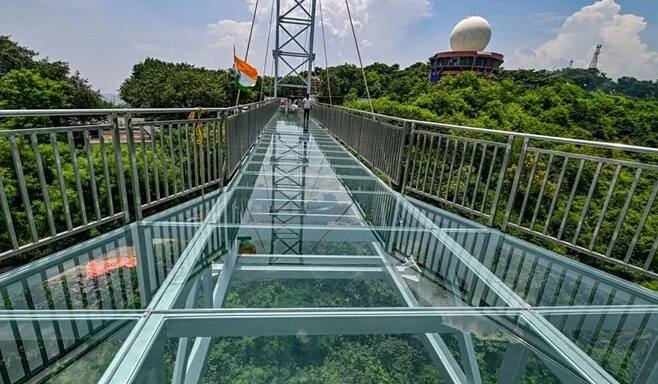 Vizag Sky Walk Bridge: దేశంలోనే అతిపెద్ద విశాఖ స్కైవాక్ గ్లాస్ బ్రిడ్జ్ ప్రారంభం.. ఇక పర్యాటకులకు పండుగే..