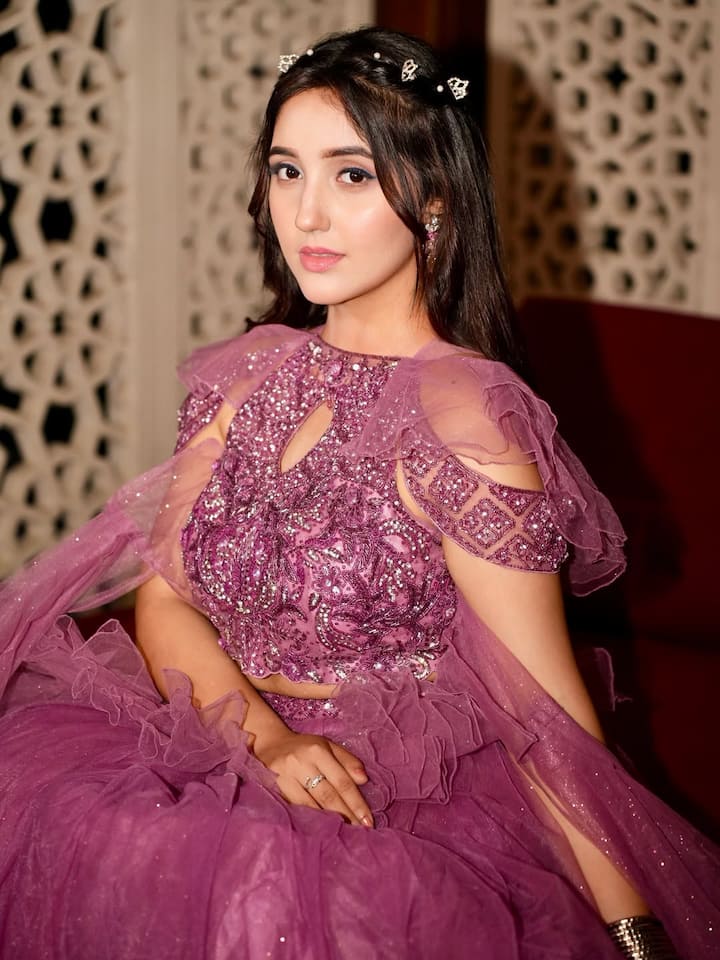 बता दें कि अशनूर कौर महज 21 साल की है. छोटी सी उम्र में वो टीवी इंडस्ट्री को कई हिट शोज दे चुकी हैं. अब उनकी जर्नी में बिग बॉस का सफर भी जुड़ गया है.