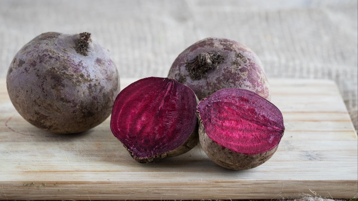 8 Everyday Foods That Are Surprisingly Healthier When Eaten Raw