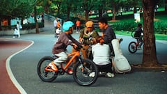 इस देश में आसमान छूती है अमीरी, फिर पीएम से मंत्री तक साइकिल चलाने पर क्यों हैं मजबूर?