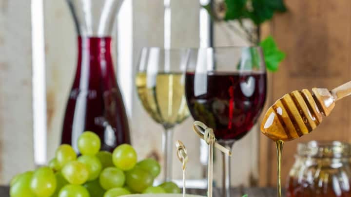 The real attraction of Nashik is that tradition and modernity go together here. On one side, the golden sun sets on the rows of grapes, while on the other side, in the tasting room, tourists from all over the world are seen trying the new flavors of Indian wine.