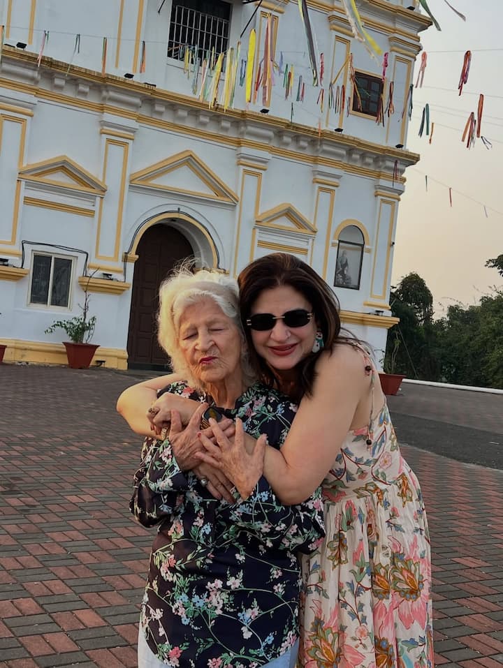 जिसकी तस्वीरें उन्होंने अपने इंस्टाग्राम पर शेयर को जहां दिनों मां बेटी का बेहद ही क्यूट बॉन्ड नजर आया.