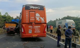 Adilabad Road Accident: లారీ, ప్రైవేట్ ట్రావెల్స్ ఢీకొని ఇద్దరు మృతి.. ఆదిలాబాద్ జిల్లాలో రోడ్డు ప్రమాదం