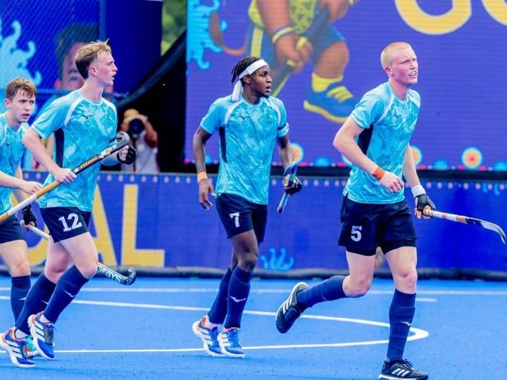 இங்கிலாந்து மற்றும் ஆஸ்திரிலேயாவிற்கு இடையாயேன விளையாட்டுப் போட்டி.