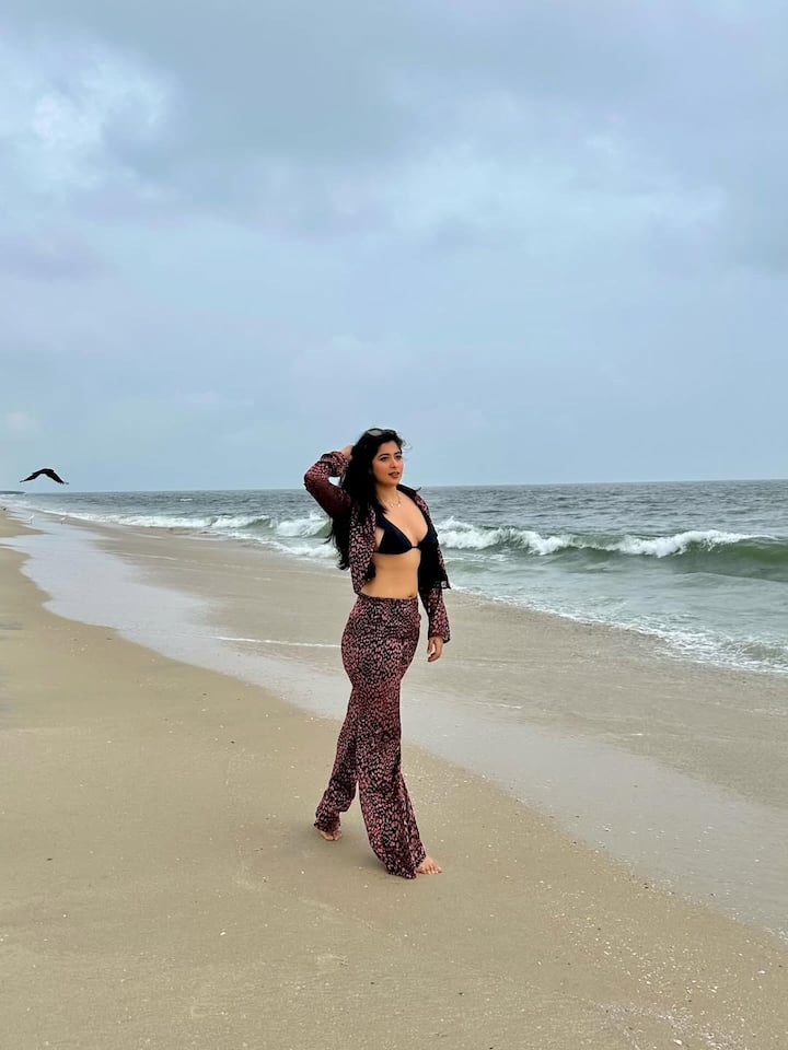 फैन्स को एक्ट्रेस का कातिलाना अंदाज काफी पसंद आता है और यही वजह है कि वह अपनी हर तस्वीर मिनटों में शेयर कर देती हैं।