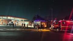 Pune Accident Fire : चाकणमध्ये कंटेनरला भीषण आग; 40 नव्याकोऱ्या बाईक जळून खाक