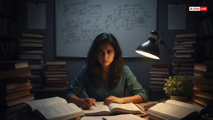 पंचांग के अनुसार इस राशि के जातकों के लिए जून के बाद पढ़ाई में थोड़ी चुनौतियाँ बढ़ सकती हैं. इस समय सफलता प्राप्त करने के लिए कड़ी मेहनत करनी होगी. प्रतियोगी परीक्षाओं की तैयारी करने वाले छात्रों को निरंतर प्रयास करना चाहिए.