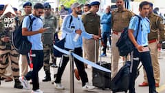 রায়পুরে পৌঁছে গেল ভারতীয় দল, বিমানবন্দরেও কোচ গম্ভীরকে এড়িয়ে গেলেন রোহিত-কোহলি!
