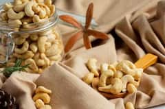 વધારે કાજુ ખાવાથી થઈ શકે છે આ નુકસાન, જાણો એક દિવસમાં કેટલા ખાવા જોઈએ?