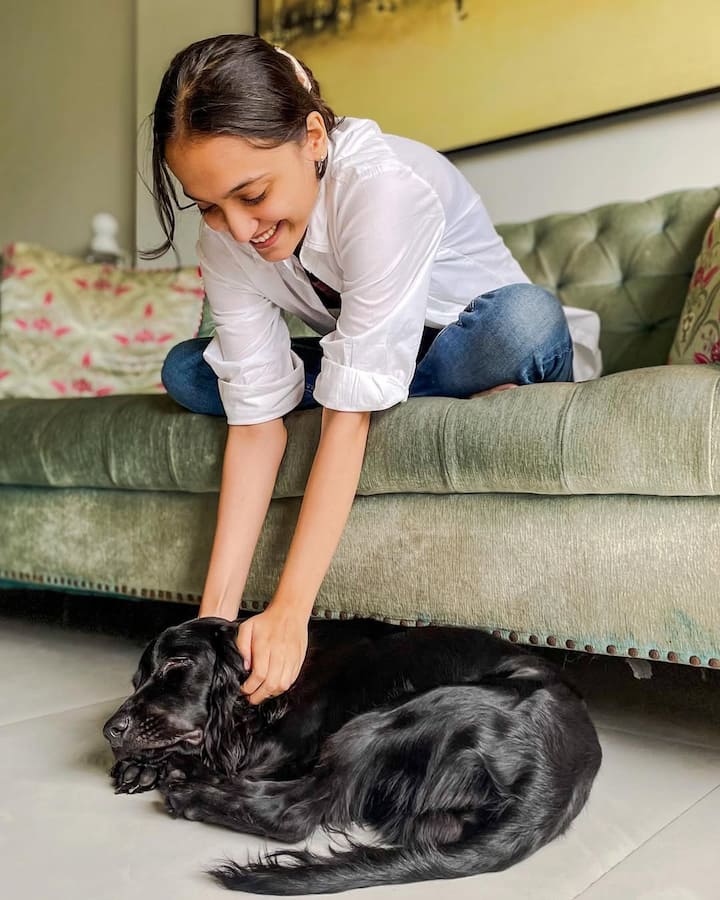 श्यामली पेट लवर हैं, उनके सोशल मीडिया पर वो अक्सर अपने पेट डॉग के साथ फोटोज शेयर करती नजर आती हैं.