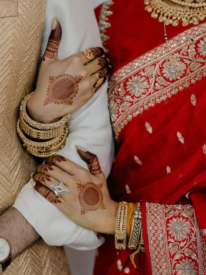 ராஜ் நிதிமொரு இயக்கிய ஃபேமிலி மேன் , சிட்டெடல் ஆகிய இணையத் தொடர்களில் சமந்தா முக்கிய கதாபாத்திரத்தில் நடித்துள்ளார் என்பது குறிப்பிடத் தக்கது. இதில் நடித்தபோதே இருவருக்கும் இடையில் நல்ல நட்பு உருவாகியது. இந்த நட்பு தற்போது திருமணத்தில் முடிந்துள்ளது