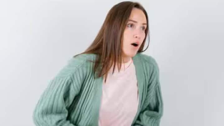 खाली पेट रक्तदान: कई लोग मानते हैं कि खाली पेट रक्तदान करना ठीक है, लेकिन ऐसा करना नुकसानदेह हो सकता है। रक्तदान से पहले हल्का और पौष्टिक नाश्ता करना न भूलें ताकि ग्लूकोज का स्तर बना रहे और कमज़ोरी न आए।