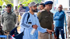 কেক কাটলেন না, ম্যাচ জিতিয়েও জয়ের সেলিব্রেশনে নেই কোহলি! গম্ভীরের সঙ্গে অশান্তির রেশ?