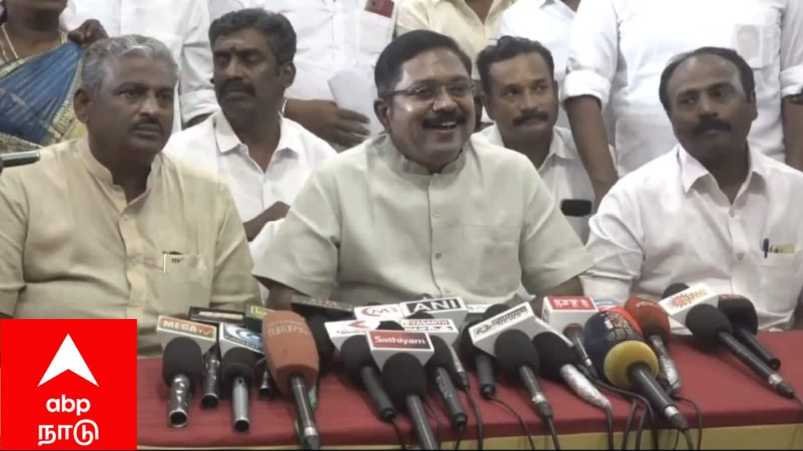 தி.மு.க., ஆட்சிக்கு வரவேண்டும் என பி டீமாக எடப்பாடி பழனிசாமி செயல்படுகிறார் - டிடிவி தினகரன் மதுரையில் பேட்டி !