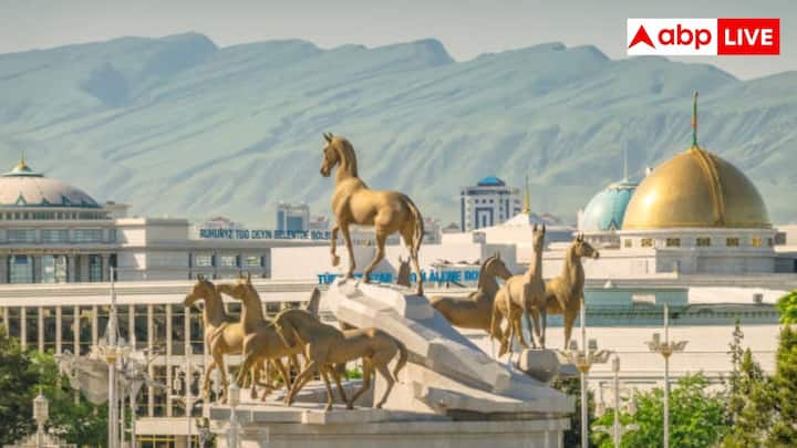 अब क्योंकि यह पूरा शहर सफेद मार्बल से बना है तो यहां की हर चीज सूरज की रोशनी को रिफ्लेक्ट करती है. इस वजह से यहां बादल वाले दिनों में भी सनग्लासेस की जरूरत होती है.