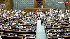 हंगामे की भेंट चढ़ा संसद सत्र का पहला दिन, SIR चर्चा पर अड़ा रहा विपक्ष, जानें किसने क्या कहा?