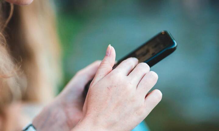 इसके अलावा हाल के समय में तत्काल टिकट बुकिंग को लेकर शिकायतें बढ़ रही है कि बुकिंग खुलते ही मिनटों में सभी टिकट गायब हो जाते थे. दलाल और एजेंट एक साथ बड़ी संख्या में टिकट बुक कर लेते थे. इसी धांधली को रोकने और सच में यात्रा करने वाले लोगों को टिकट सुनिश्चित कराने के लिए रेलवे ने ओटीपी आधारित सिस्टम लागू किया है.