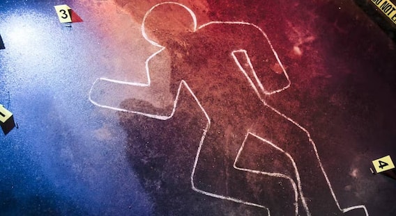 Akola Crime News : अकोल्यात दिवसाढवळ्या तरुणाला निर्घृणपणे संपवलं; शेगाव-अकोट रस्त्यावरील घटना, परिसरात खळबळ