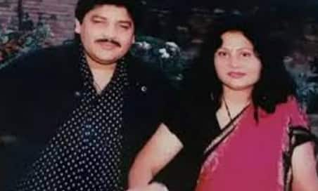 कभी फीमेल फैन को किस तो कभी पहली पत्नी संग रहा विवाद, जब कॉन्ट्रोवर्सीज में घिरे सिंगर उदित नारायण