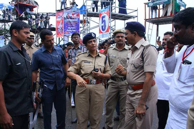 आवेदन करने के लिए उम्मीदवार को महाराष्ट्र पुलिस की आधिकारिक वेबसाइट mahapolice.gov.in पर जाना होगा यहां “Apply Online” लिंक पर क्लिक करके नया रजिस्ट्रेशन करना होगा रजिस्ट्रेशन के बाद आवेदन फॉर्म भरें, आवश्यक दस्तावेज अपलोड करें और आवेदन शुल्क जमा करें आखिर में फॉर्म सबमिट करके उसकी PDF कॉपी डाउनलोड कर लें.